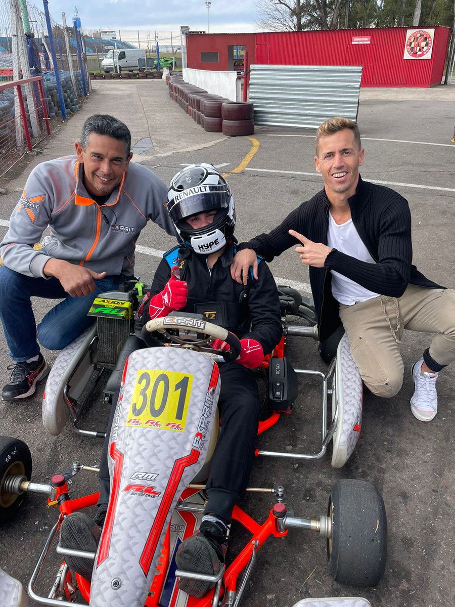 📸 ¡Pero mirá qué lindas fotos con <a href="/leonelpernia/">Leonel Pernia</a> y Leandro Agüero te llevaste Maxi Lezaeta!

Una experiencia increíble en el <a href="/KartodromoBsAs/">Kartodromo de Bs As</a>.