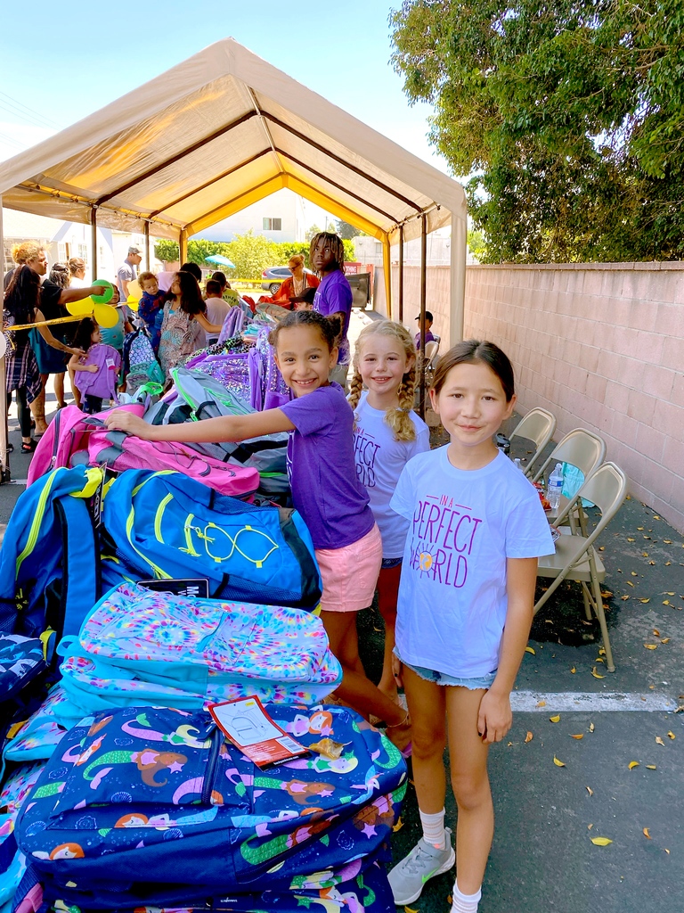 PerfectWorldFdn's tweet photo. After receiving a generous donation as well as financial support from The Tyler Perry foundation, we are almost at Luna's goal of supplying 1,000 kids with back-to-school essentials!
Donate now https://t.co/O1s7JrqdKH
#backpackdrive #kidshelpingkids #studentsinneed https://t.co/PyCkWXQ876