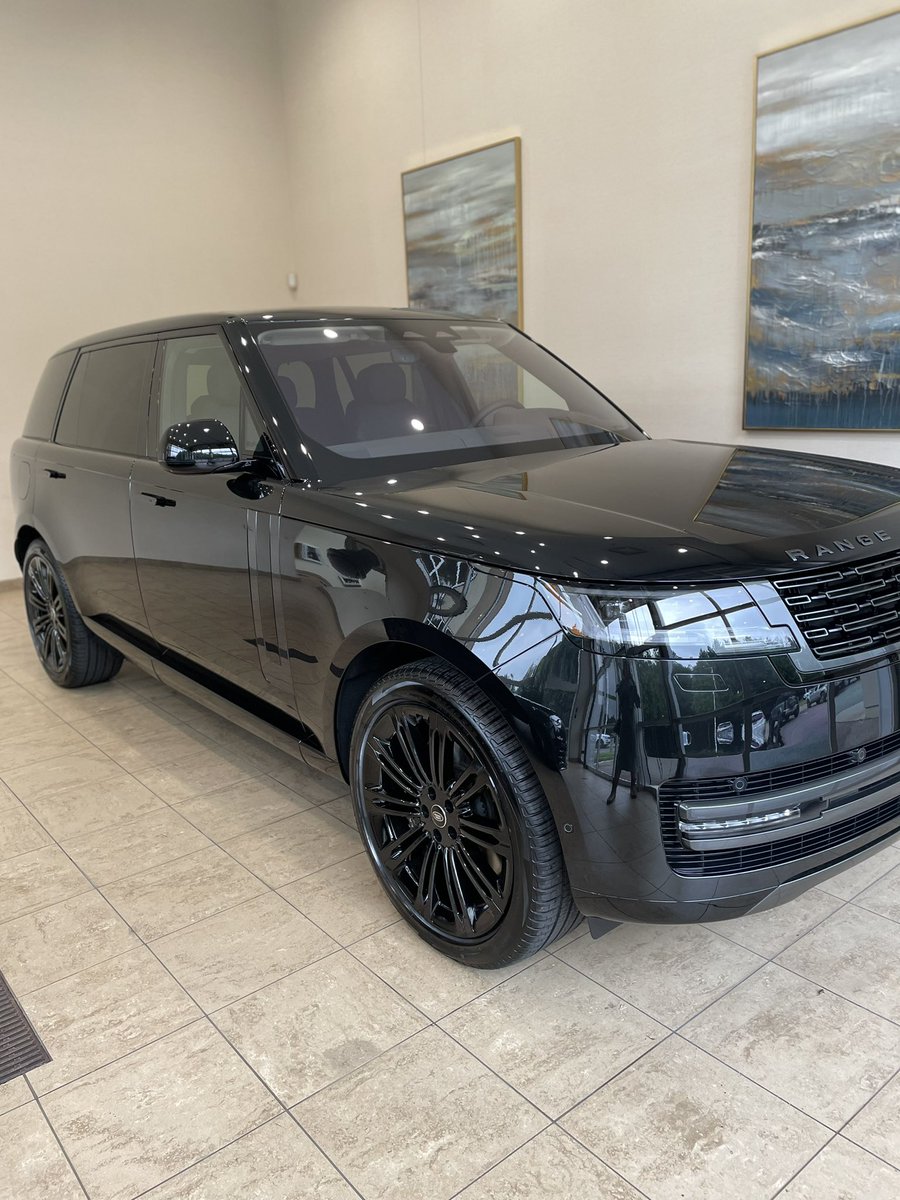 MissPoshNizi's tweet photo. Finally got my push gift! Specially ordered it in January and now it’s finally mine! The brand new 2023 Range Rover! 😍😍😍❤️❤️❤️ https://t.co/z9hTS7Z6M7