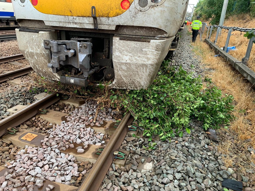 c2c_Rail's tweet photo. ⚠️ Due to a tree blocking the railway between Barking and West Ham the line is blocked.

Services are severely disrupted. Trains will start and terminate from Barking.

Ticket acceptance on TfL and @greateranglia

More here - https://t.co/Lw0aOTo7M2 https://t.co/0JNjOBpiyy