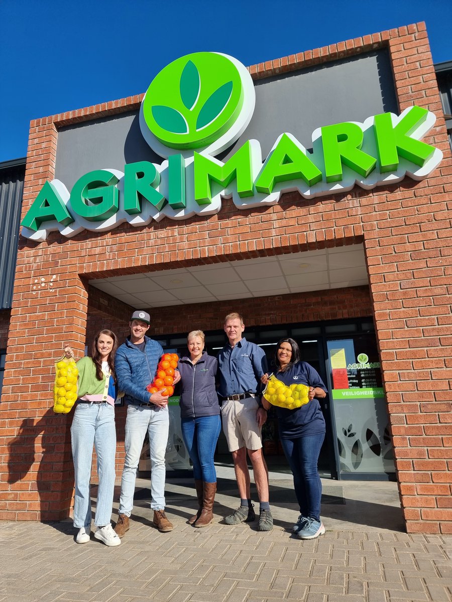 Dankie aan die vriendelike mense by <a href="/Agrimark_ZA/">Kaap Agri</a> in  Kirkwood!  Shoot #2 : <a href="/HennieBosman4/">Hennie Bosman</a> &amp; <a href="/HellingerNicole/">Nicole Hellinger</a> is oppad na Port St Johns!
| <a href="/kykNETtv/">kykNET TV</a> | <a href="/blixemZA/">Blixem Productions South Africa</a> |