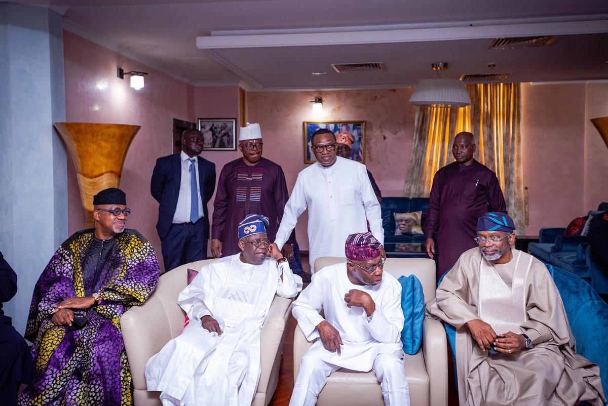 AsiwajuSupport's tweet photo. Asiwaju is one in a million. A unifier, a detribalized Nigerian of proven antecedent. He makes friends beyond ethnic and party lines. The most sacrosanct to him is humanity before other consideration. With the level of polarization in our polity today; Asiwaju is our only choice. https://t.co/6eWvIzXKg7