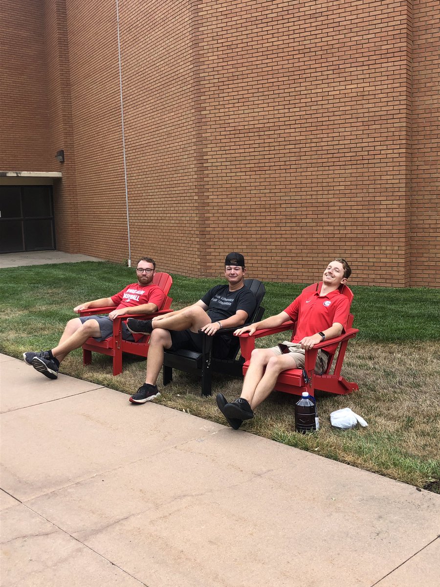 theamandagutz's tweet image. @MacCollegeBSB soaking up the one day of cooler weather that’s in our forecast!