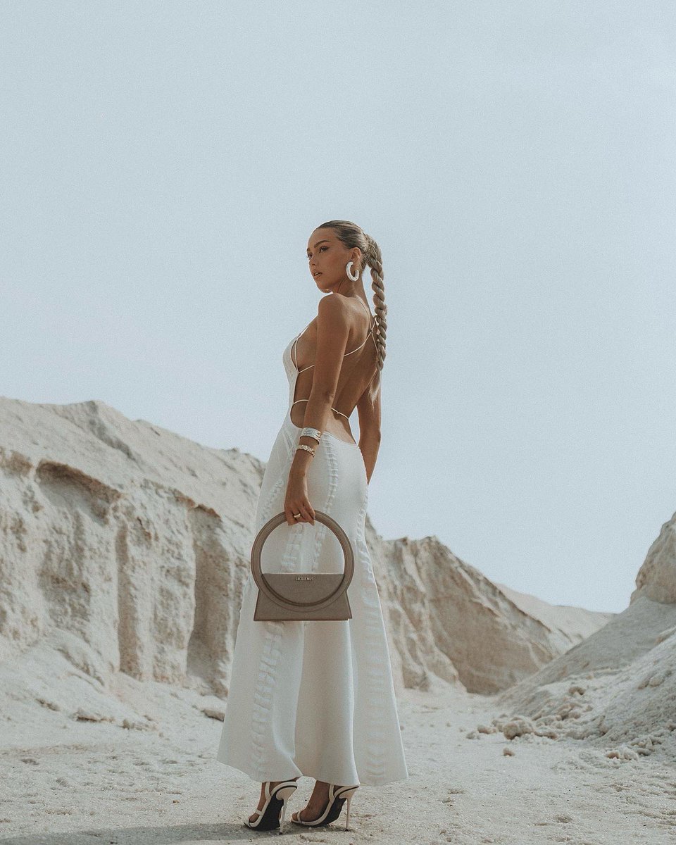romaneinnc's tweet photo. JACQUEMUS. 
Mes meilleures photos jusqu’à présent https://t.co/j26UhAX6xM