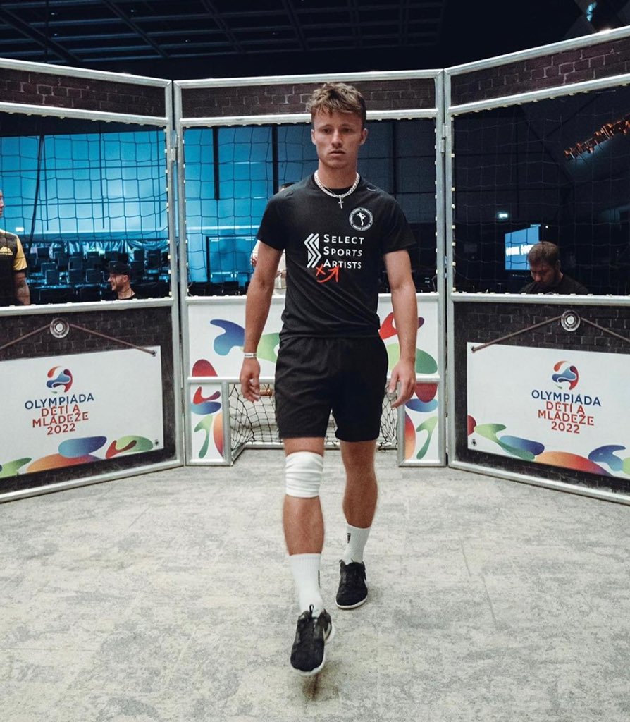 SelectSportsA's tweet image. Delighted to announce that our amazing Panna specialist Jack Downer aka @street_panna has only gone &amp;amp; won the @superballlive World Panna Championships 🏆💥⚽️

We were very proud to sponsor Jack who has battled his way back from a life threatening injury. Follow the king of panna!