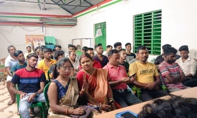 ttjdarjeeling's tweet photo. মাটিগাড়া ২ অঞ্চল তৃণমূল ছাত্র পরিষদের ডাকে আগত ২৯শে আগস্টের প্রস্তুতি হিসেবে এক সভার আয়োজন করা হয়েছিল।
#With_regards ,
#MATIGARA_BLOCK_TMCP
@TrinankurWBTMCP
@aitcsudip @MamataOfficial
@AITCofficial @TTJoddha https://t.co/AJNk3p0VlH