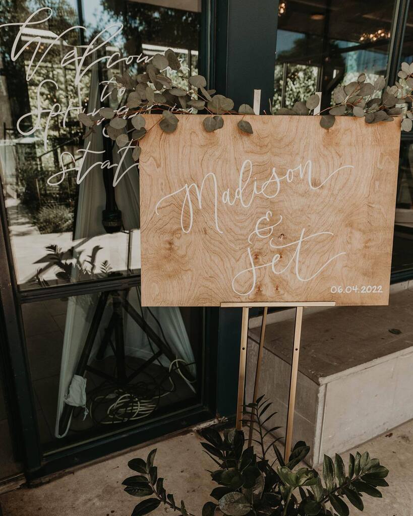 BoothEasy's tweet image. A big shout out to this amazing couple, Madison + Jet! Thanks so much for having us, and congratulations again you two✨✨✨✨✨✨✨📸 @nikknguyenphoto  @idoweddingstexas  @springdalestation 
.
.
.
.
.
.
.
.
.
.
.
#weddings #austinweddings #austinbri… instagr.am/p/ChXp8GgpAdE/