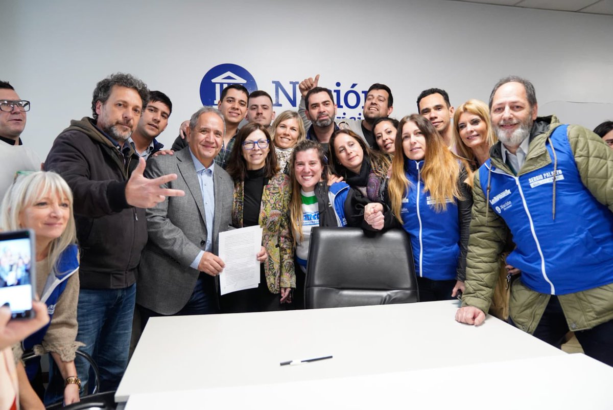 SergioOPalazzo's tweet photo. En el día de hoy firmamos junto a la Presidenta del BNA Silvina Batakis y las autoridades de Nación Servicios, el acuerdo mediante el cual a partir del 1/9/22 la empresa Nación Servicios aplicará a todos sus trabajadores/as el CCT18/75 de la actividad bancaria… https://t.co/UFwlhsF8c6