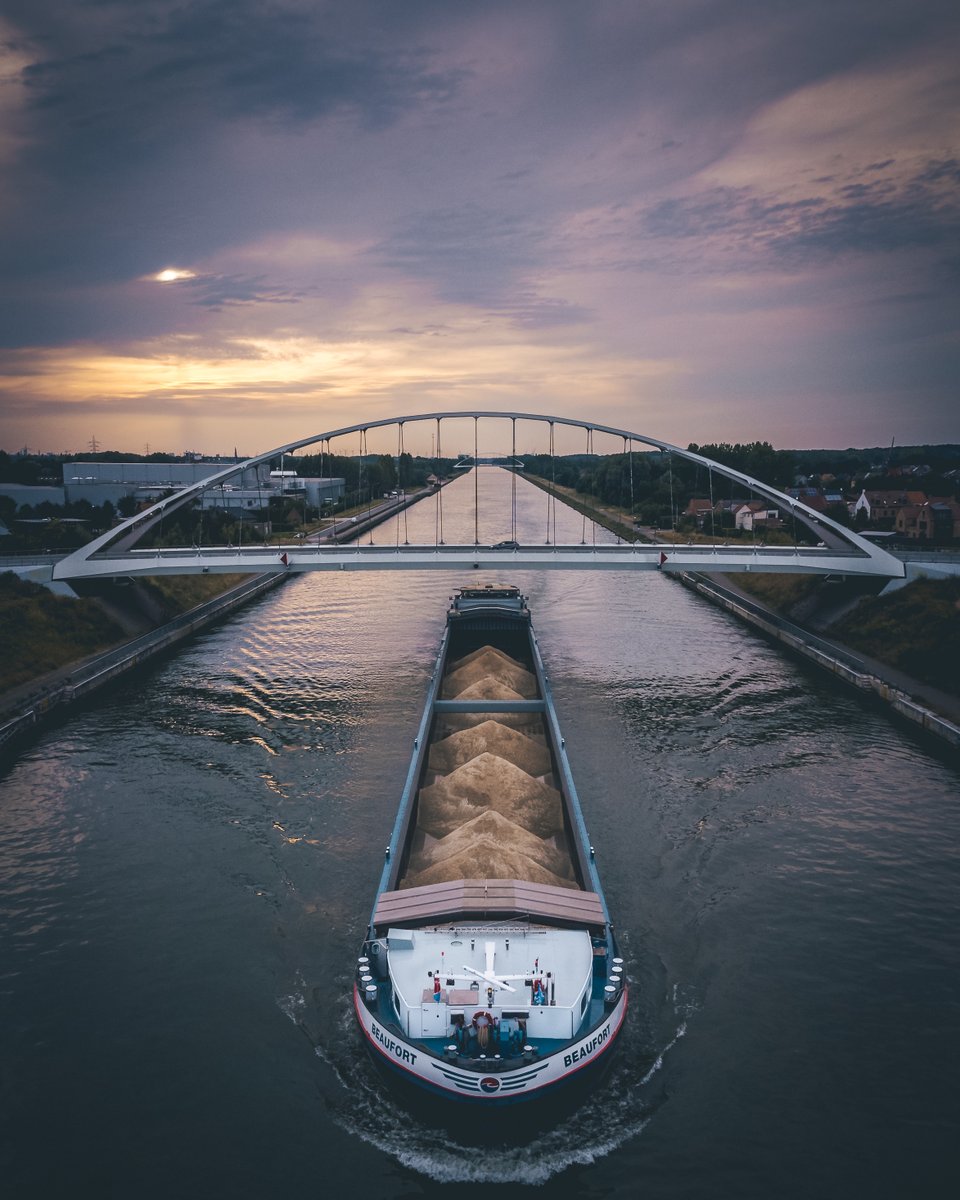 Capturedbysony's tweet photo. @willoliver A boat? Yeah sure no problem https://t.co/MJ1J5YEZcY