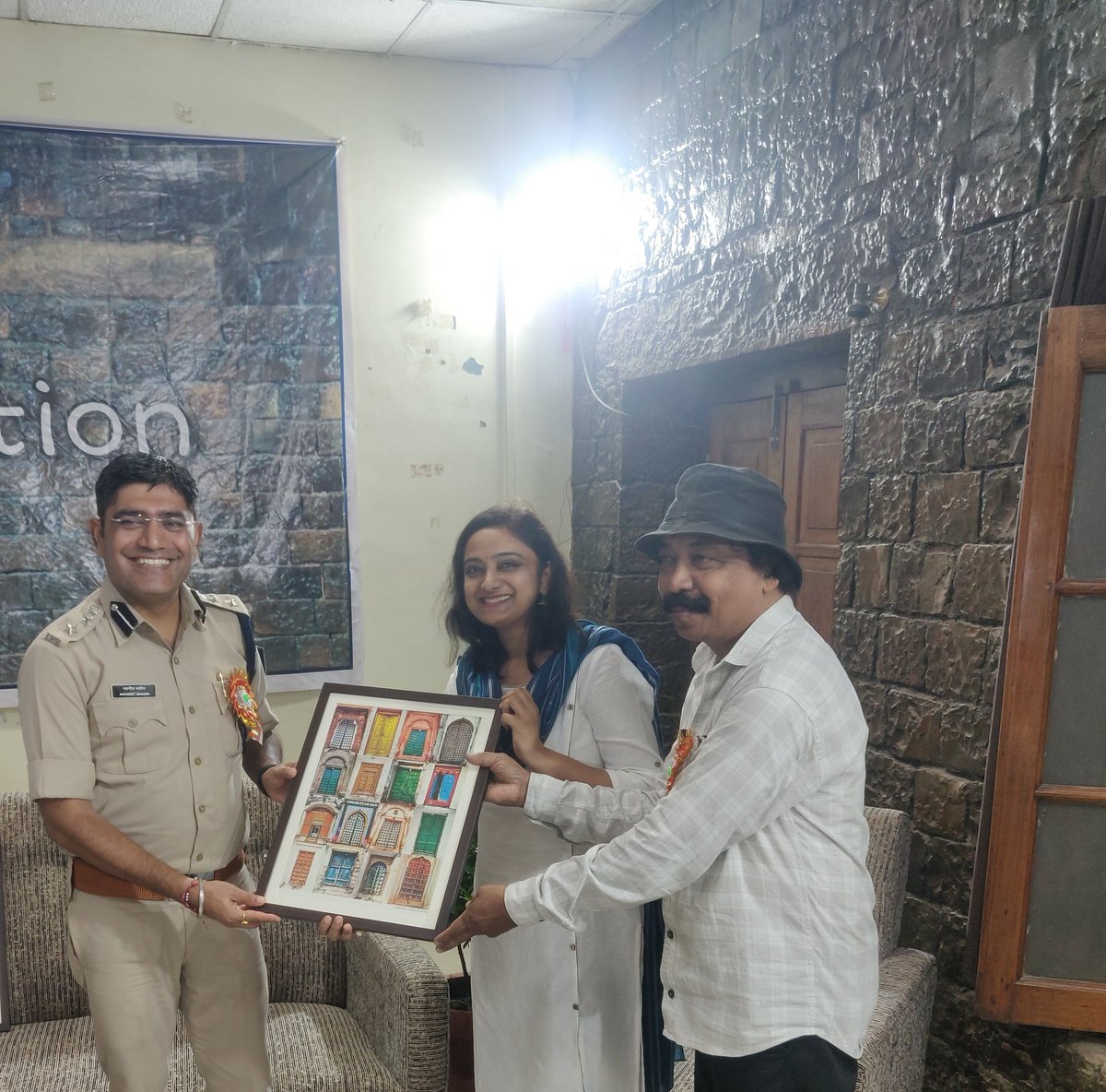 TriptiShuklas's tweet photo. This was my first solo exhibition where I showcased my photographic and illustrative work.The main highlights of the exhibition were: Doors &amp; how it is intricately linked with nature conservation,&amp; the project 'Vanwasi-Aadiwasi' which is currently supported by Creature Conserve! https://t.co/PWhWaqTz1C