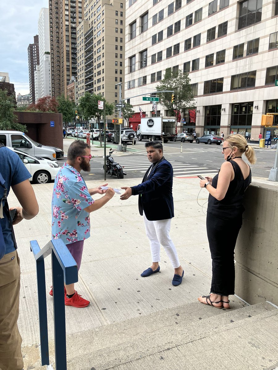 AQE_NY's tweet image. Students from #HarvestCollegiate a part of the #CircleKeepers are outside the tech summit to educate educators on the cuts to #RestorativeJustice &amp;amp; the need to call on @NYCMayor to #restoreALLtheCuts!