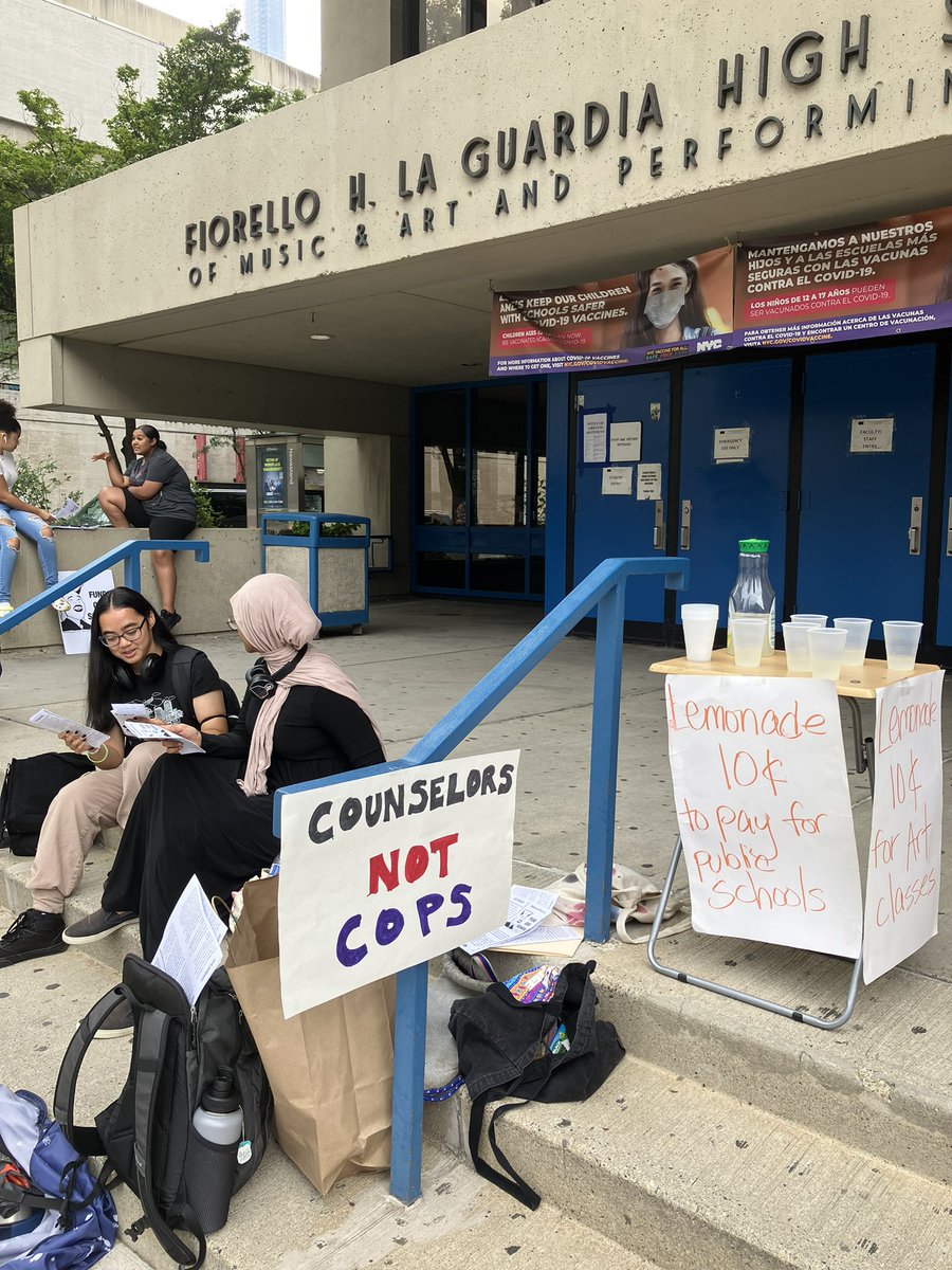 AQE_NY's tweet image. Students from #HarvestCollegiate a part of the #CircleKeepers are outside the tech summit to educate educators on the cuts to #RestorativeJustice &amp;amp; the need to call on @NYCMayor to #restoreALLtheCuts!