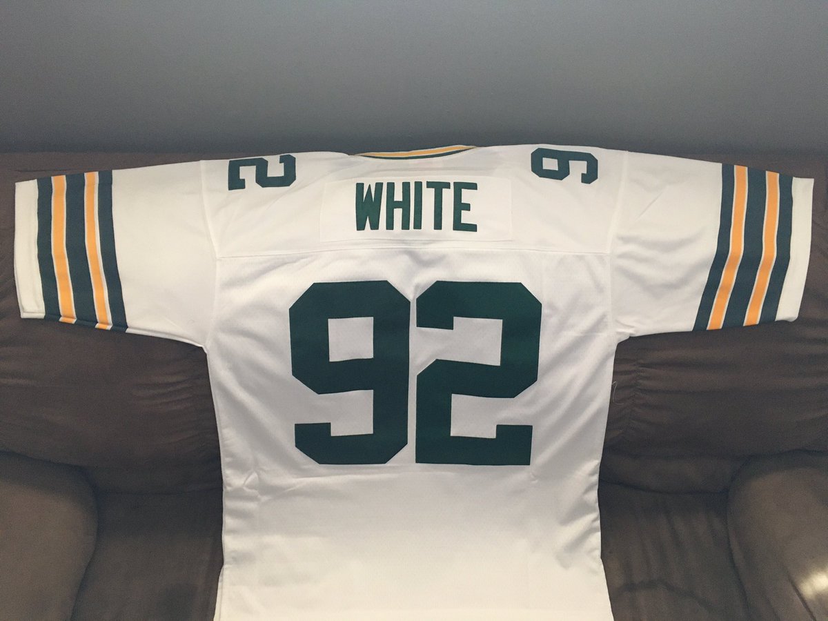 IsiahSr92's tweet photo. Me and my girl 5 year anniversary is tomorrow. Different work schedules so we exchanged some gifts today. I’m geeked rn! She snapped 🔥 #GoPackGo #RIPReggieWhite https://t.co/mhVsPuZSwj