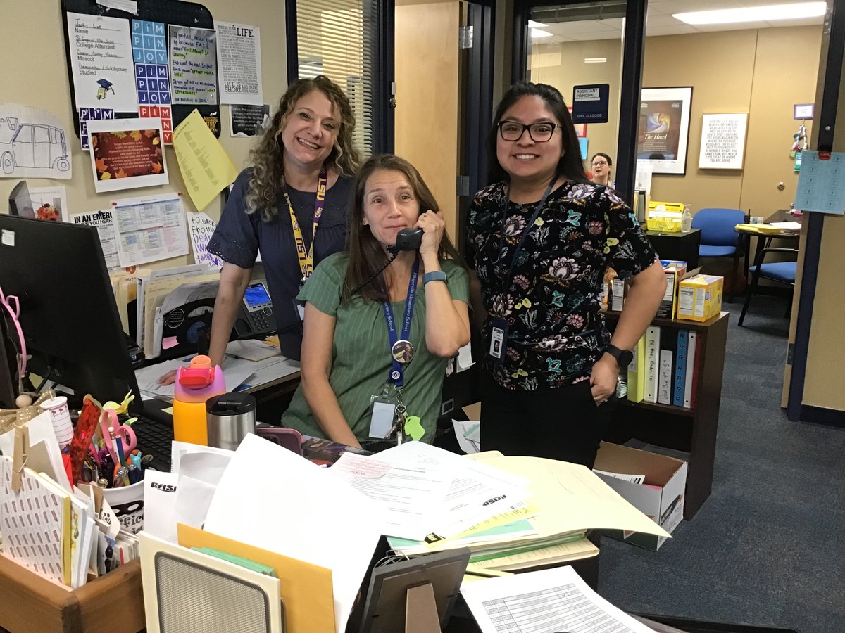 Pflugerville Elementary office staff say, "Welcome PES families!"