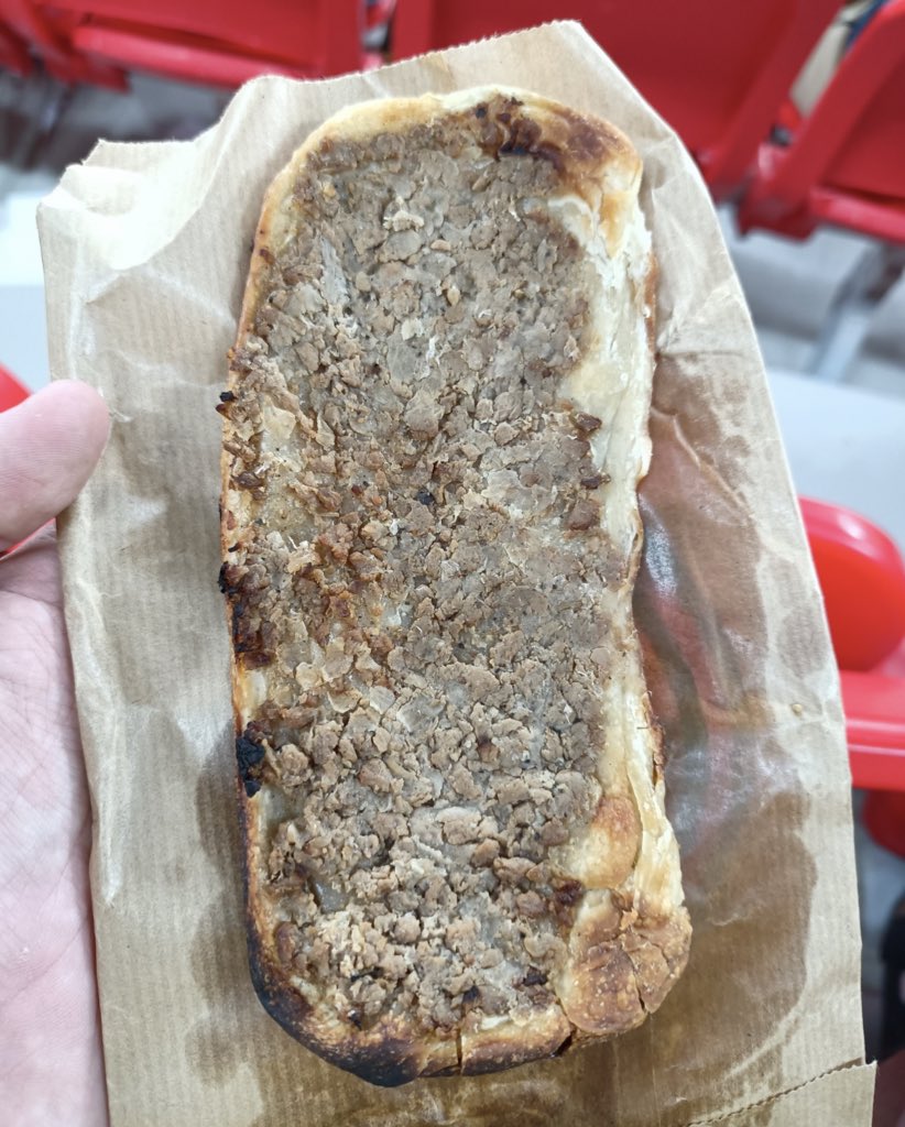 FootyScran's tweet photo. Burger at the Al Rayyan stadium for Al Sadd vs Al Ahli (@AlsaddSC) 

🇶🇦 5 Qatari Rial (£1.20) https://t.co/TGXYMGlekY