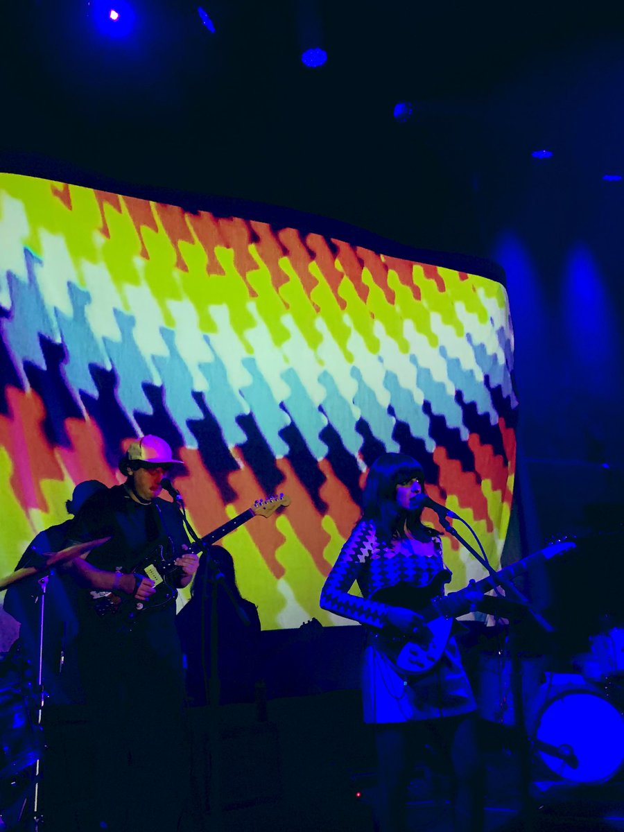 maryam qudus ⚡️ spacemoth (@spacemoth__) on Twitter photo bringing you some warped experiences at these shows 🌀
last night w/ <a href="/iamhazelenglish/">Hazel English</a> was a dream ❤️🔥🪐❤️🔥🪐
📸: rocio salvatierra & kayvon siadat
🛸: projections by <a href="/sckuse/">Stephanie Kuse</a> bringing you some warped experiences at these shows 🌀
last night w/ <a href="/iamhazelenglish/">Hazel English</a> was a dream ❤️🔥🪐❤️🔥🪐
📸: rocio salvatierra & kayvon siadat
🛸: projections by <a href="/sckuse/">Stephanie Kuse</a>