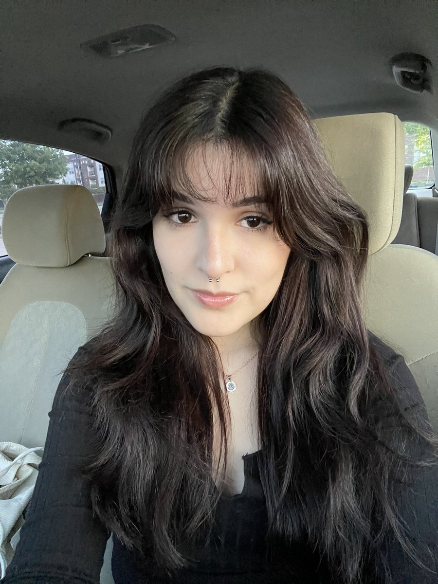LeslyMichelleee's tweet photo. Black is the only color https://t.co/SFXDHPd45K