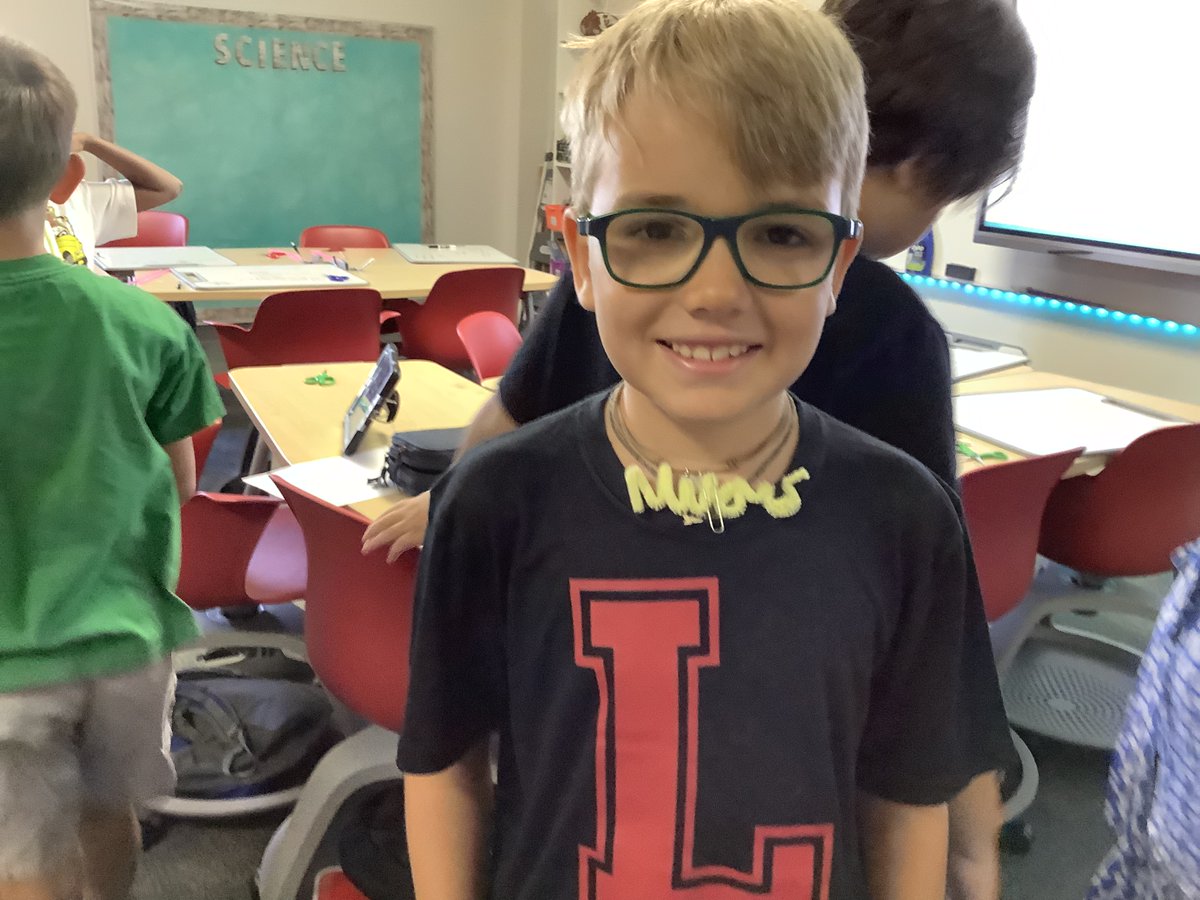 mcsmithSTEAM's tweet photo. 5C working hard making name tags without using a writing tool. We have some creative minds! #lakeside2223 #CISD1stDay22 https://t.co/Xj0K5w8x8O
