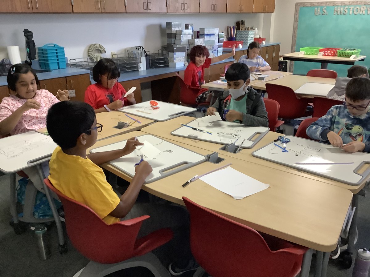 mcsmithSTEAM's tweet photo. 5C working hard making name tags without using a writing tool. We have some creative minds! #lakeside2223 #CISD1stDay22 https://t.co/Xj0K5w8x8O
