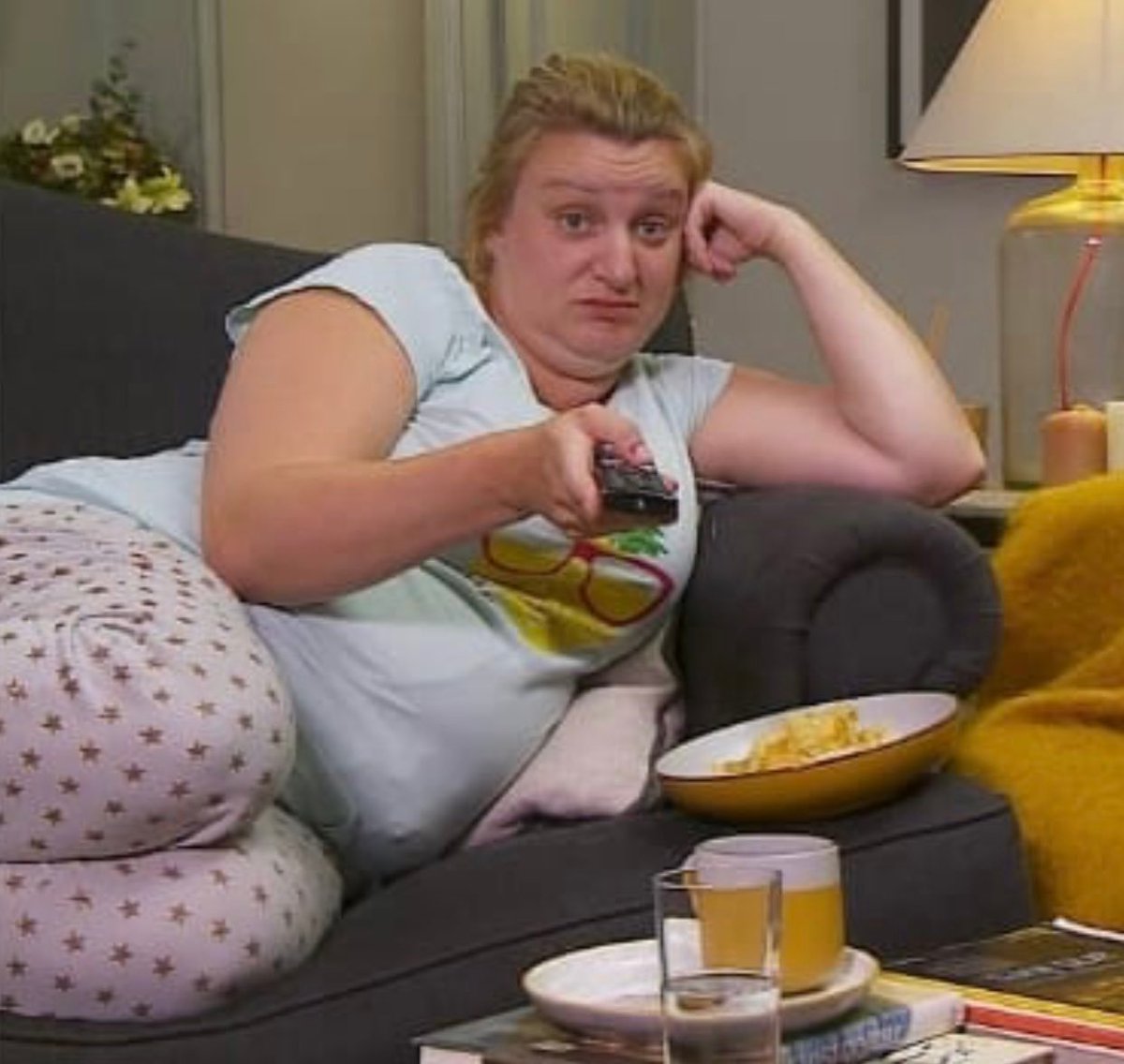 DonutRho's tweet photo. me waking up tomorrow to see that i've gotten a C and two U's in my a levels but remembering  i'm going to end up with 'loads of friends, a bentley, and a chef who will prepare truffles for my breakfast' #AlevelResultsDay2022 #alevels2022 https://t.co/AS96NOxA8J