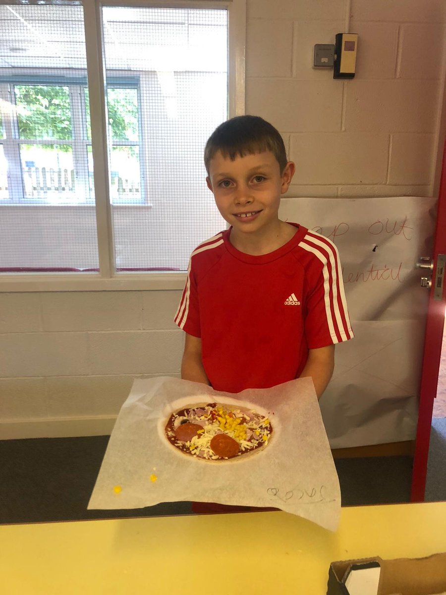 InclusliveSport's tweet photo. Yum!!! all the older children got to make pizza wraps at our Whitstable summer camp. They look delicious, well done everyone.
#lifeskills #skills #cooking #cookingskills #learninng #fun #kent #kentsport #KCC #beactive
#resilience #emotionalhealth #HAF22 #summerhaf #SummerHAF22 https://t.co/za0TVlbVMv