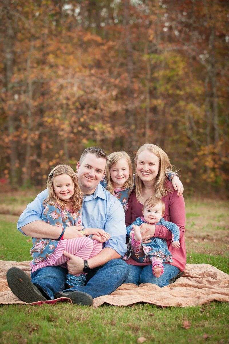 LiamWeb97294743's tweet photo. #averagecanadian #canadianfamily #canadianfamilies https://t.co/PmtGJzae3d