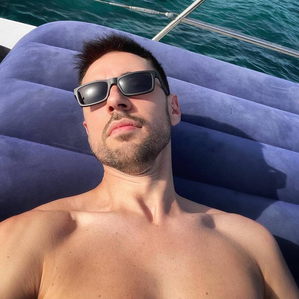 GMartelli88's tweet image. Sunset extravaganza 🌅🚤
~~~~~~~~~
#sempreinviaggio #friends #Ortigia #Sicily #Sicilia #boat #yatch #trip #tour #sunset #tramonto #vacation #holidays #sea #barca #relax #chilling #travelgram #instapic #picoftheday #iphonography instagr.am/p/ChXsJO8K0b0/