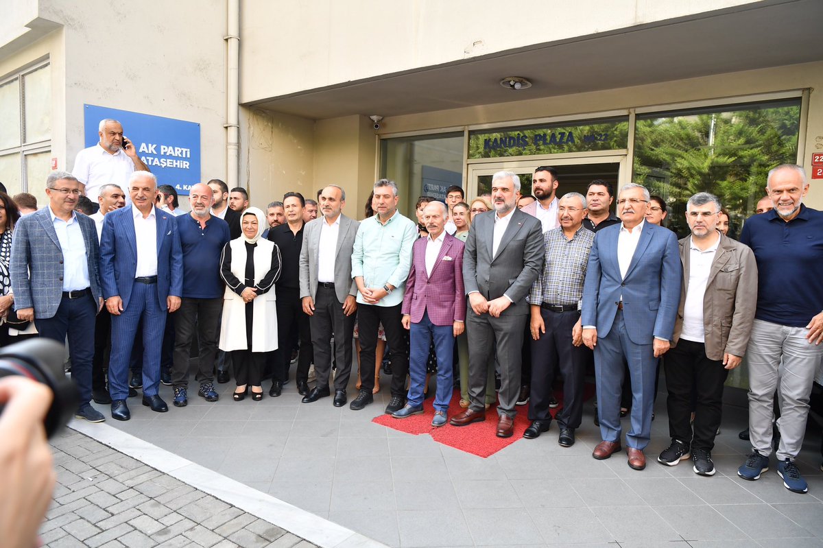 bbismailerdem's tweet photo. “Yüz Yüze 100 Gün” programı çerçevesinde İl başkanımız @osmannnurika ve 18 İlçe Belediye başkanımızı Ataşehir’de misafir ettik, tüm mahallelerimizde komşularla buluşturduk.

İl başkanımıza ve Belediye başkanlarımıza ilçemiz adına teşekkür ederim.

#YüzYüze100Gün
#Ataşehir https://t.co/HZbtonl2EX