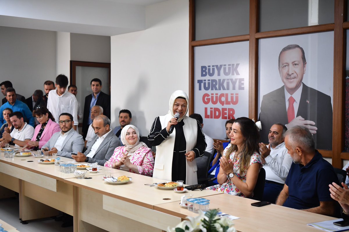 bbismailerdem's tweet photo. “Yüz Yüze 100 Gün” programı çerçevesinde İl başkanımız @osmannnurika ve 18 İlçe Belediye başkanımızı Ataşehir’de misafir ettik, tüm mahallelerimizde komşularla buluşturduk.

İl başkanımıza ve Belediye başkanlarımıza ilçemiz adına teşekkür ederim.

#YüzYüze100Gün
#Ataşehir https://t.co/HZbtonl2EX