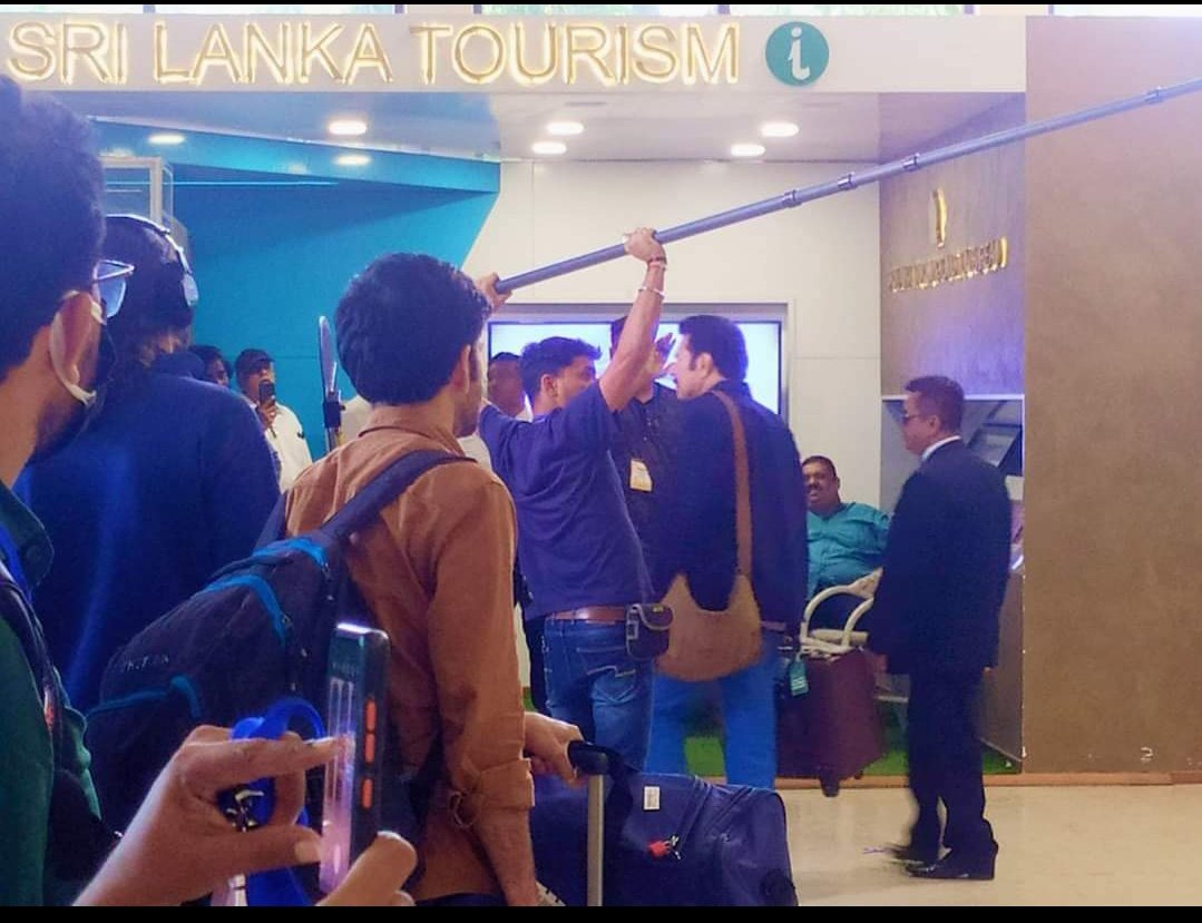 Sawadsha_'s tweet photo. Malayalam &amp; Tamil Cinema Legend Mr. @mammukka  arrived  to Sri Lanka (16th Aug.) for the shooting of his latest Malayalam Drama Movie named "Kadugannawa Oru Yathura Kurippu"

Mr. #Mammootty and the Indian delegation was warmly welcomed by The  Chairman of Sri Lanka
 
#Christopher https://t.co/0QixyQzV48