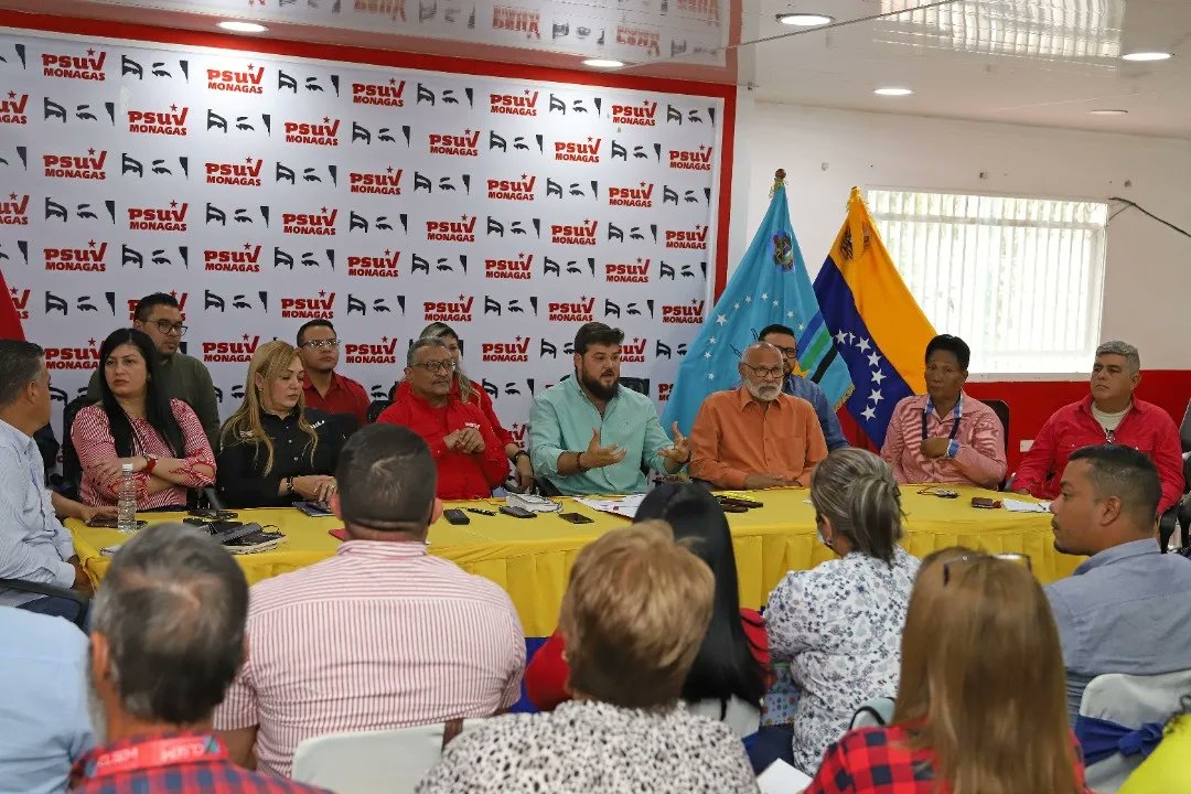 ErnestoLunaPsuv's tweet photo. Como lo ha ordenado el presidente @NicolasMaduro dimos las orientaciones políticas necesarias a los órganos auxiliares municipales, que son los responsables de monitorear las elecciones en sus respectivas jurisdicciones, para garantizar que la renovación de las estructuras https://t.co/pRVZtf5rOA