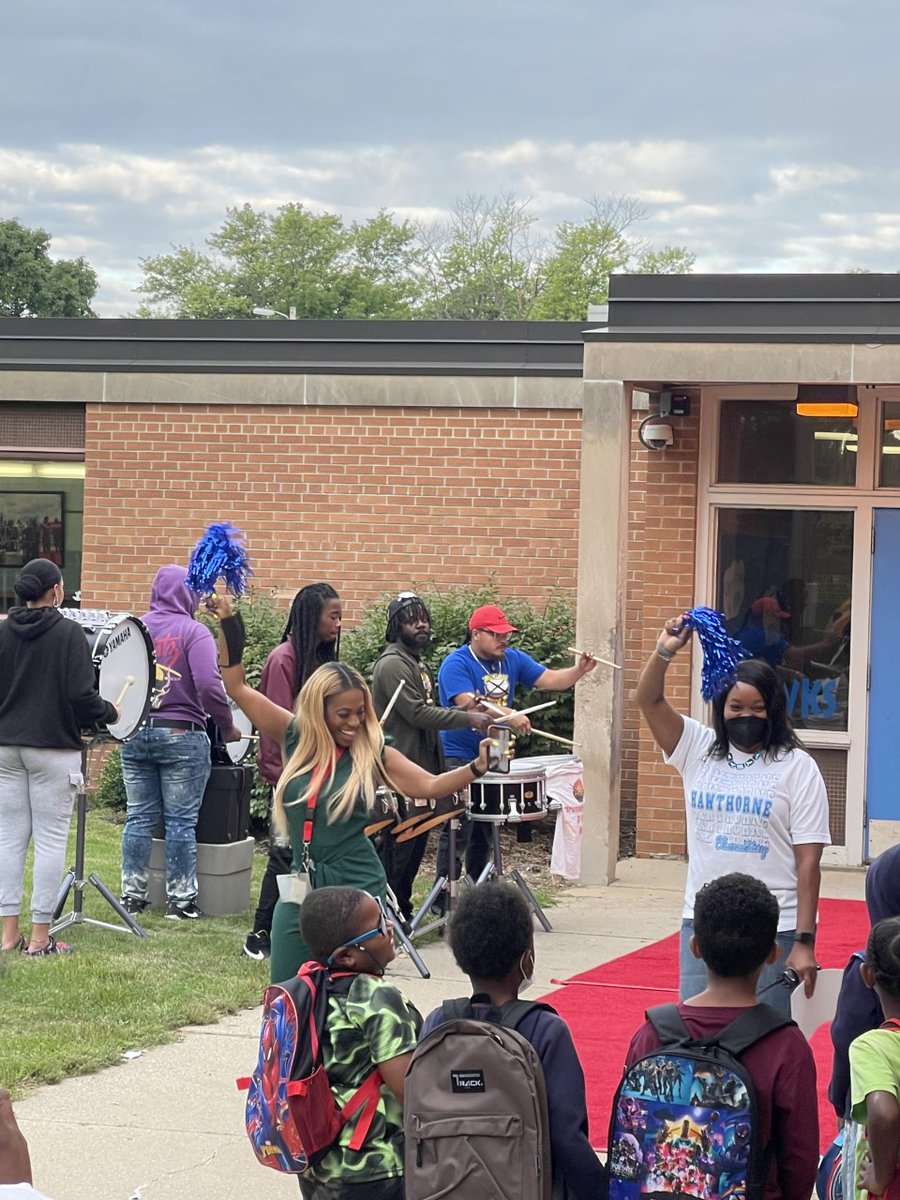 MilwaukeeMPS's tweet photo. Here are a few photos from day one at Hawthorne Elementary. #MPSProud
Read more about #MPSDayOne at: https://t.co/MTAiQBIMgQ
Enroll at https://t.co/5VnKLAEwTh https://t.co/o6SrEDa3II
