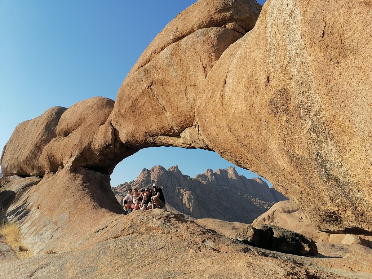 Ils sont témoins de la qualité supérieure de nos services,  rien d'autre que ça et notre réputation en dépend. Nous sommes là pour vous aider à passer des moments inoubliable en Afrique Australe. <a href="/modero_nsimba/">Modero Nsimba Matondo</a> <a href="/OfficeRdcongo/">Office National du Tourisme RDCongo</a> <a href="/benjimk/">Benjamin Umba</a> <a href="/benjaminlikute/">🇨🇩 Benjamin Likute Bauma ↗️</a> <a href="/AimeMusoku/">Orel</a> <a href="/leParrainRDC/">𝐥𝐞 𝐏𝐚𝐫𝐫𝐚𝐢𝐧</a>