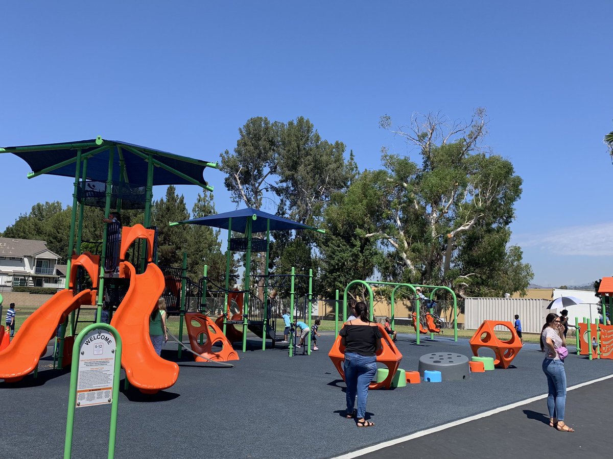 DrCarlosLHCSD's tweet photo. #LHCSD- Las Positas IB on Day 3.   Staff continue to set positive tone and expectations for learning.  Another beautiful day in La Habra.   @LHSchools @laspositaslions https://t.co/hLeOc8xzue