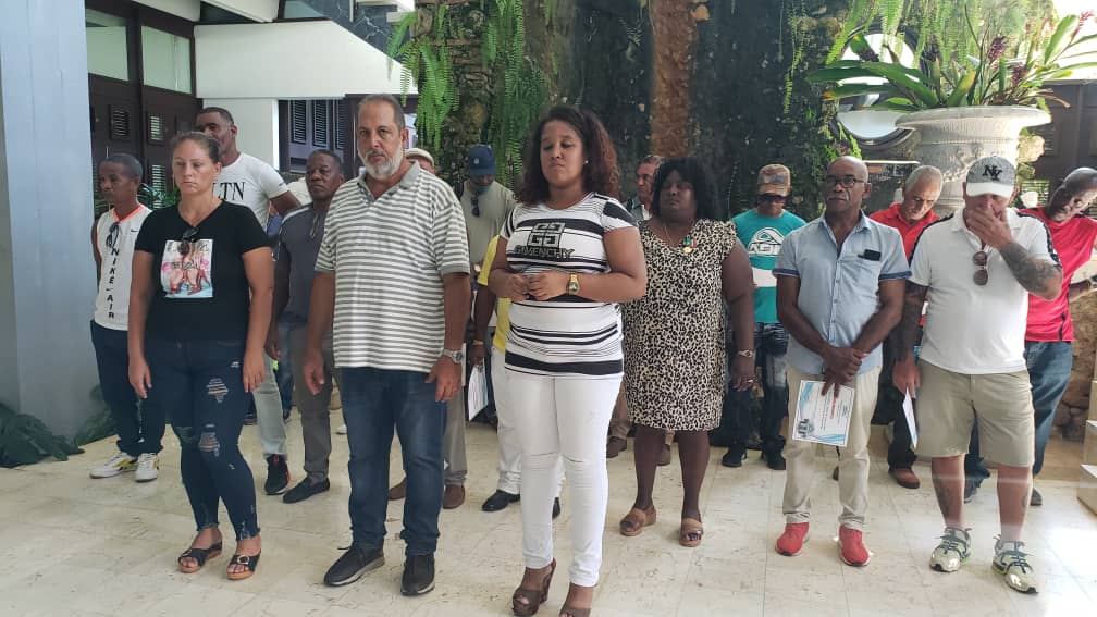 GecalOficial's tweet photo. Entrega en Las Ruinas del Parque Lenin Reconocimiento a los trabajadores de SECONS, por los sucesos del Hotel Saratoga y entrega de la Bandera de Proeza Laboral.
#GECAL 
#CuvaVive https://t.co/SerZUgDJFi