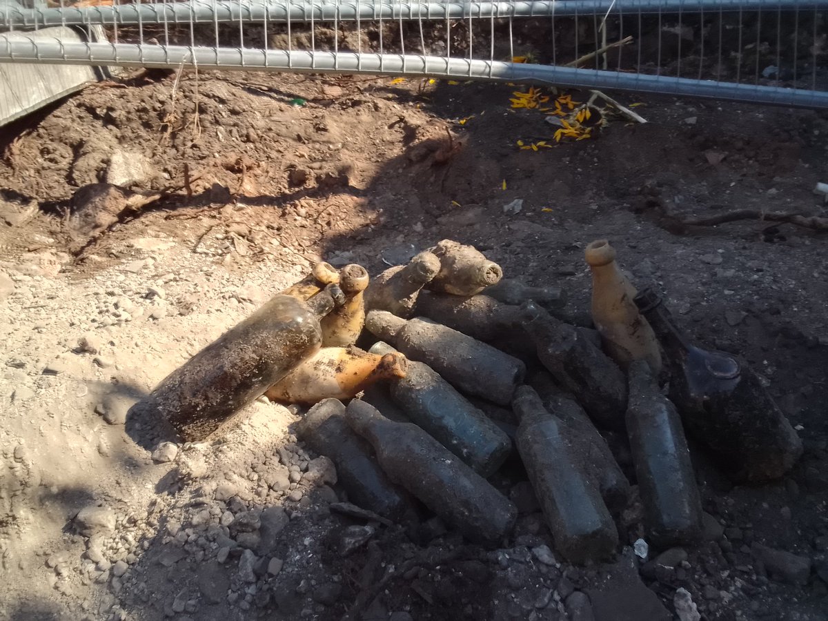 Great selection of  #PostMedieval artifacts Hartleys Jam from Pendle Lancashire, Dutch Gin and a lot of late 19th and early 20th century Schofields of Liverpool near Everton pop bottles pic.x.com/DnXM07rczI