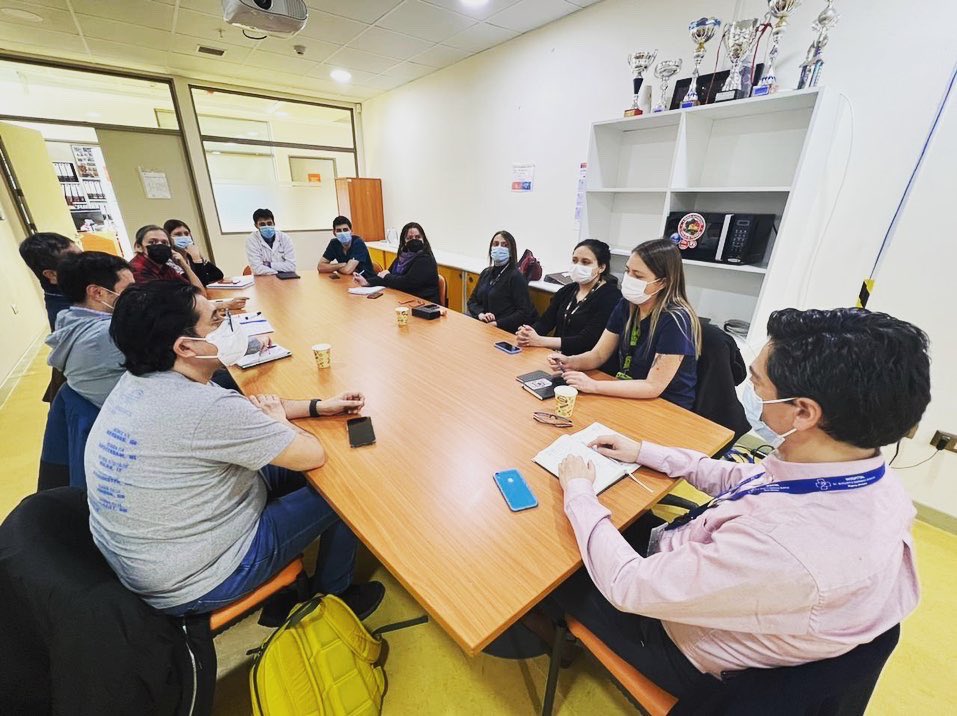 EssmannbHpn's tweet photo. 👉🏻 Hoy destacamos la mesa de trabajo desarrollada en conjunto por toda la red de #SaludMental donde participaron referentes de la División de Gestión de Redes Asistenciales #DIGERA y @saludmagallanes #SeguimosTrabajando https://t.co/7Gvd2Y6HAL