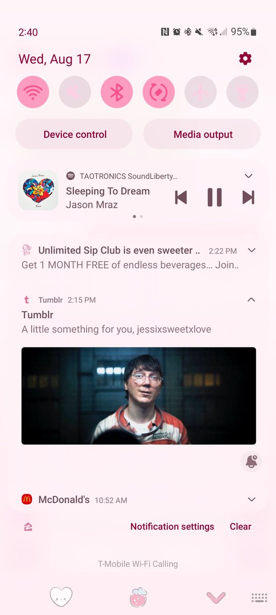 Lawl_Its_Jess's tweet photo. That moment when you barely use Tumblr anymore and the notification they sent you not only calls you out but is full baiting you to open it. https://t.co/gkT5Ia4X4q