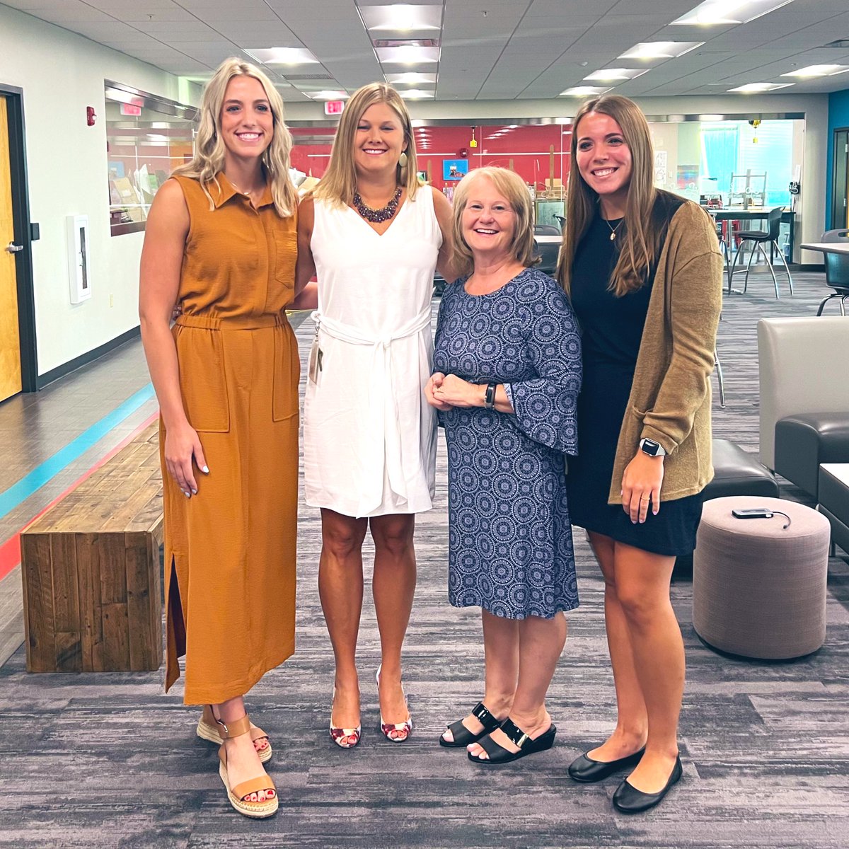Tolles_MMA's tweet photo. @TollesTech Satellite teachers had a great first day in DBA, DGSM, CBI & IT Academies @DCSEmerald ! #liftallstudents #TollesTech #DCSday1 #BetterTogetherDCS #careerready https://t.co/8I7Woq4Uiy