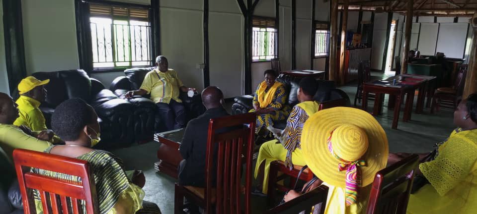 QESafariLodge's tweet photo. Queen Elizabeth safari Lodge hosting Her Excellence Vice president of Uganda Hon.  @jessica_alupo 🤝🤝Thanks for coming through 👏👏.. &amp; looking forward to hosting you &amp; the team here at @QESafariLodge once again https://t.co/ZUIfNZmtao