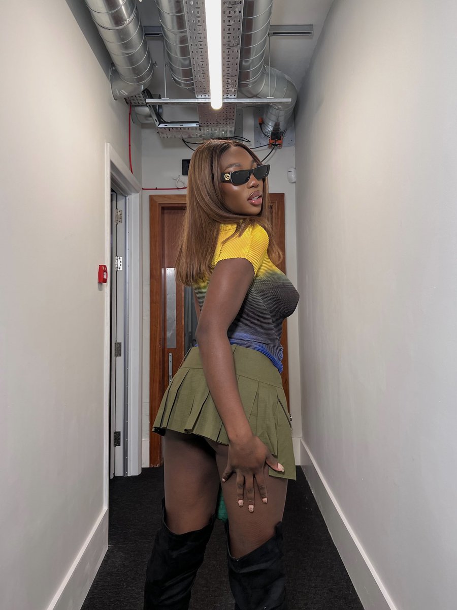 AdeolaPatronne's tweet photo. Cheeky 😜 https://t.co/7uMjZxuKwd