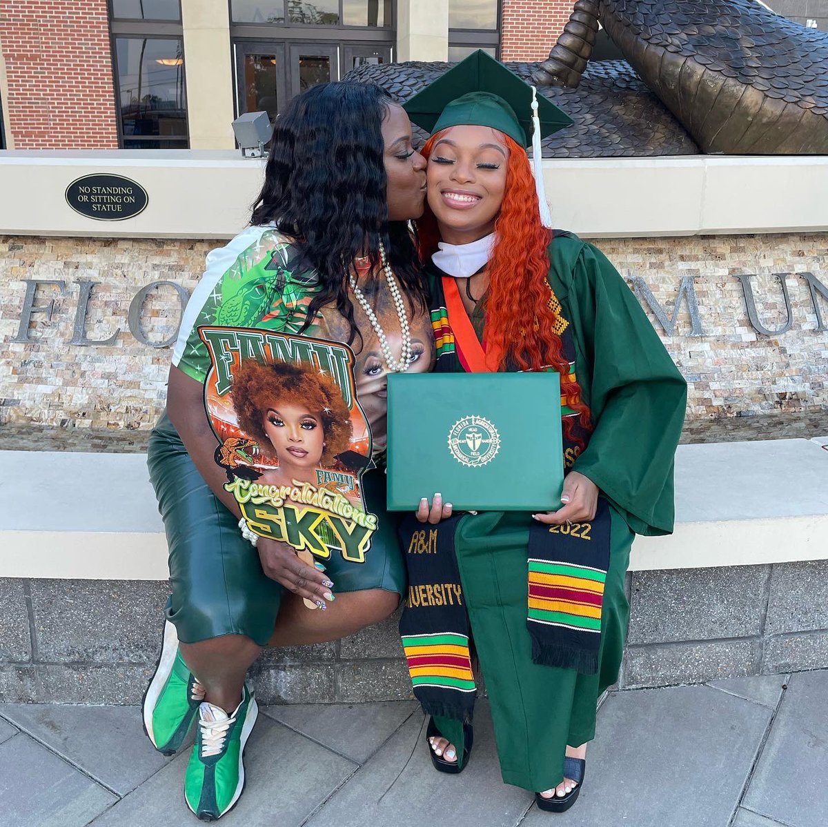KintisaH's tweet photo. Grades dropped so it’s official. BIG GRAD GOAT FROM FAMU talk to me nice 🧡💚 #FAMUALUM #SKYFROMFAMU #SKYGOAT https://t.co/5Ep3pmpU0R