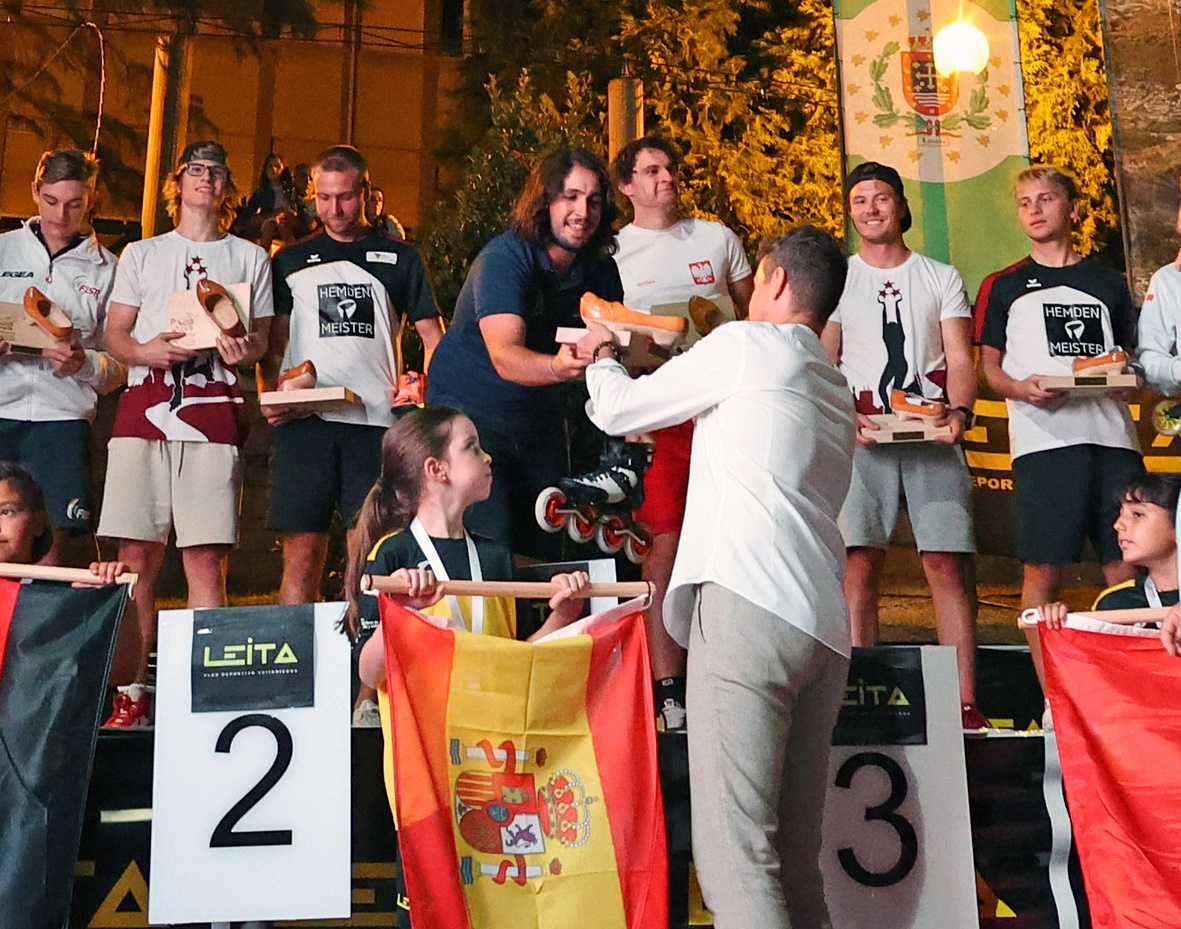 FDPPA_'s tweet photo. GRAN PAPEL DEL ALPINO ASTURIANO EN LA XAMASCADA https://t.co/JRQjbeD2hW
#Asturias #Deporte #patinaje #DeporteAsturiano #tdc_skateroller
#helyaskates #InlineAlpine https://t.co/jhejmcyzmw