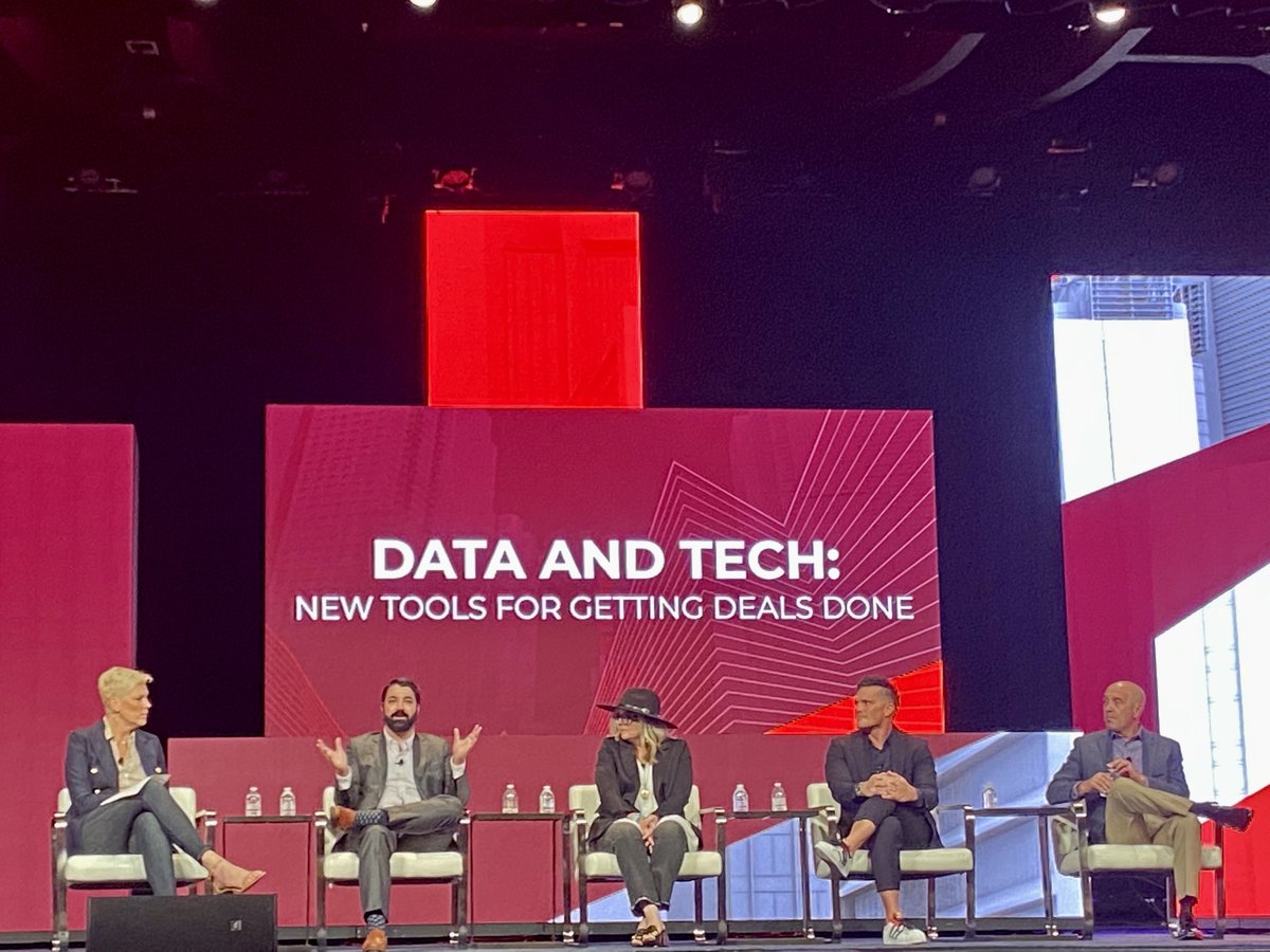CompStak's tweet photo. We had a great time yesterday chatting with other tech leaders about the importance of data and the future of tech in #CRE. 💡

Shoutout to our VP of Exchange, Alex Ellis, who shared his expertise in commercial real estate at the #C5Summit!

@narcommercial #CREtech https://t.co/UOU14H52Cb