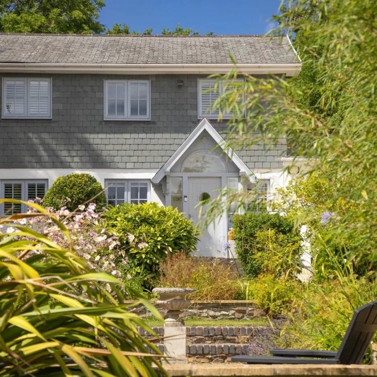 ⭐️ N E W P R O P E R T Y ⭐️​​​​​​​​

Sitting pretty on the edge of peaceful hamlet Little Petherick is Kismet, an elegantly styled family home which sleeps eight. Just over two miles from popular harbour town Padstow, at Kismet you have the best of both wo