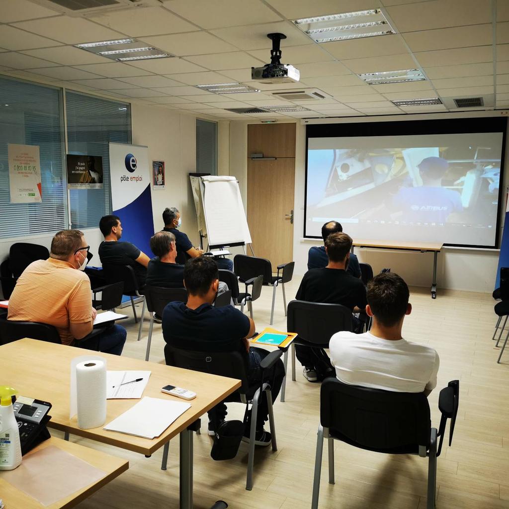 #TousMobilisés #Amiens @poleemploi_HDF Présentation des opportunités d'#Emploi dans un secteur en plein essor,l'#Aéronautique ✈🛩 10 demandeurs d'emploi informés: job dating et tests #MRS le mois prochain. Reprises d'emploi en vue👍 <a href="/yann_richet/">yann.richet</a> <a href="/BoucauxLaurent/">Laurent Boucaux 🎯</a> <a href="/bertucat9/">Sophie Bertucat</a>