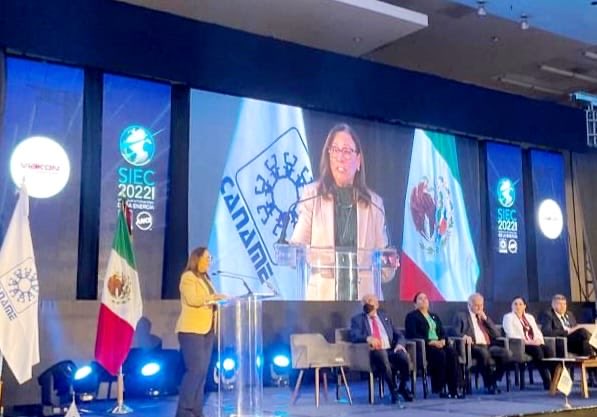 La ⁦<a href="/canamemx/">CANAME</a>⁩ lleva a cabo un gran trabajo en la manufactura y proveeduría en el sector eléctrico en 🇲🇽. 
Hoy en el simposium realizado en #CDMX reconocimos y agradecimos su importante labor en los grandes proyectos de este ⁦<a href="/GobiernoMX/">Gobierno de México</a>⁩  . Felicidades!!