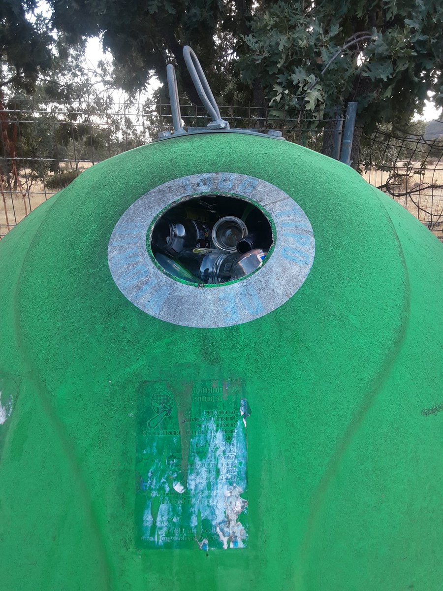 ManoloFidalgo's tweet photo. Hola de nuevo, finalmente he tenido que dejar de reciclar el vidrio. Ya lo siento, pero dejar vidrio en el suelo me parece una cochinada. ¿Sería posible recogerlo?
Calle Linar de la Maliciosa (Moralzarzal)

Ayuntamiento, ¿podrían hacer algo?

@ecovidrio @Moralzarzal https://t.co/QoTMgKt8nY