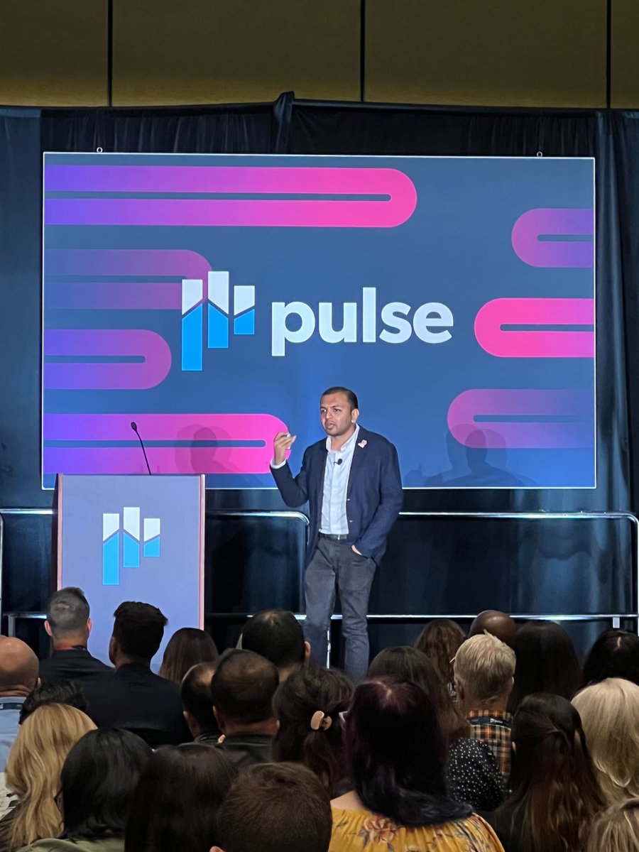 RocketlaneHQ's tweet image. Our CEO @srikrishnang's session at #Pulse2022 on Building an Offensive Approach to Customer Success just got done, and whoa, it was a full house! 🎉
Day 1 is off to a great start! ✨
#CustomerOnboarding #CustomerSuccess