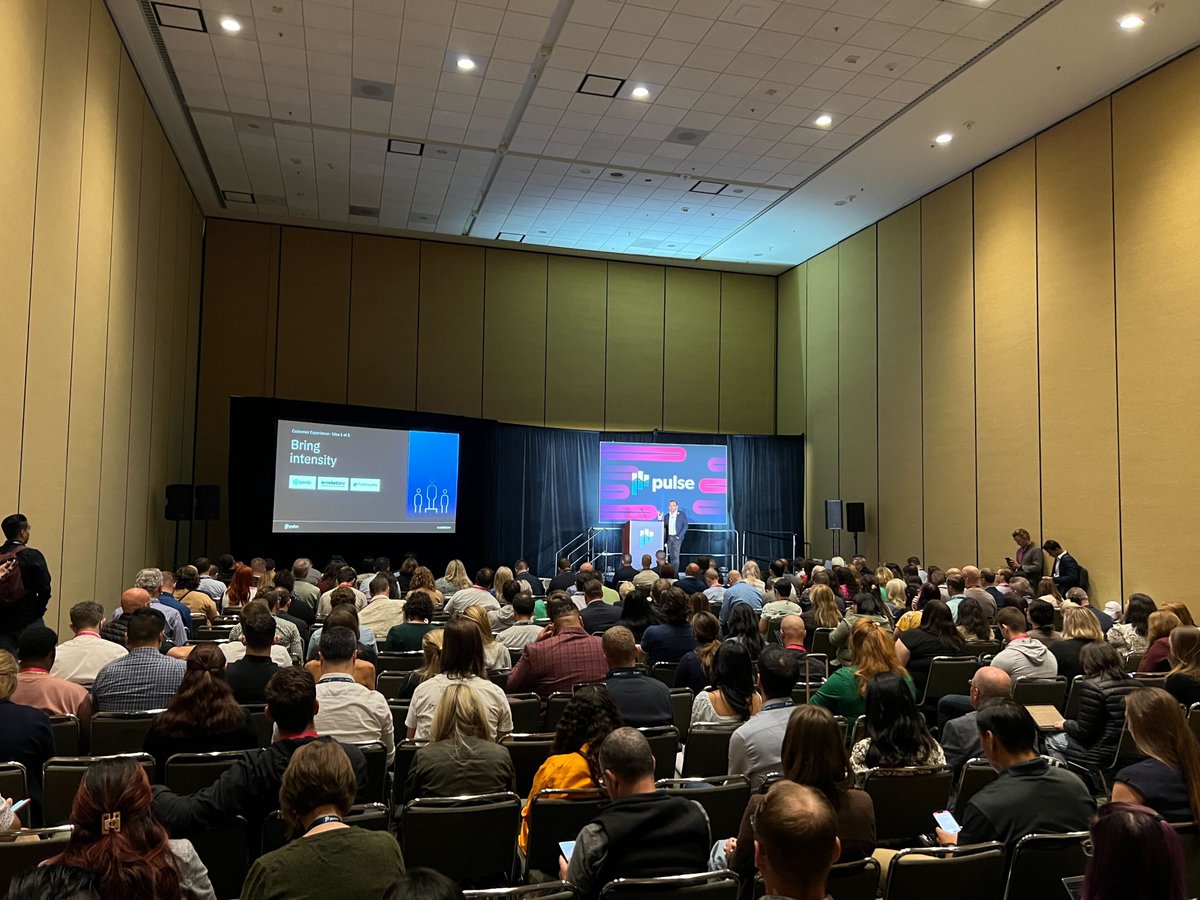 RocketlaneHQ's tweet image. Our CEO @srikrishnang's session at #Pulse2022 on Building an Offensive Approach to Customer Success just got done, and whoa, it was a full house! 🎉
Day 1 is off to a great start! ✨
#CustomerOnboarding #CustomerSuccess